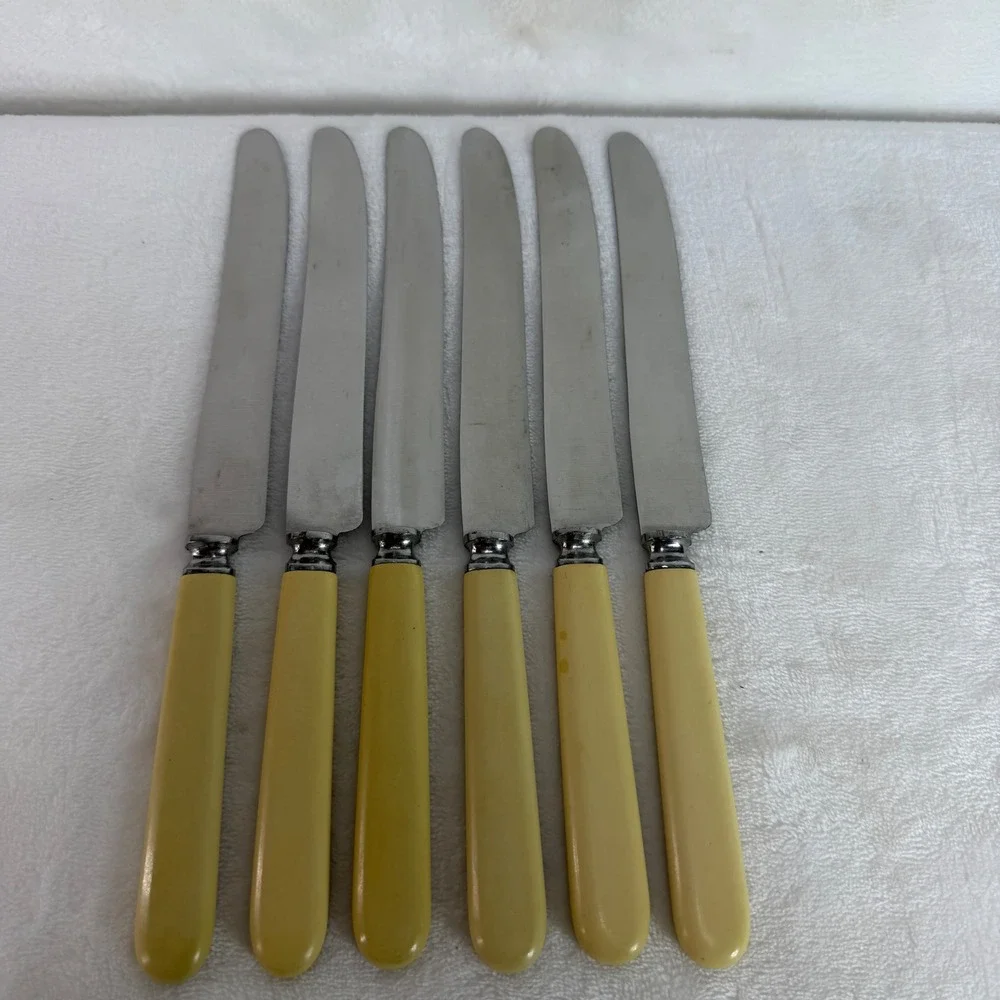 VTG Universal Resistain Set of 6 Cream Bakelite Handle Dinner Knives MCM‎ Retro